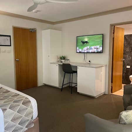 Oasis Inn Ulladulla - Welcoming Guests 18 Years And Older 외부 사진