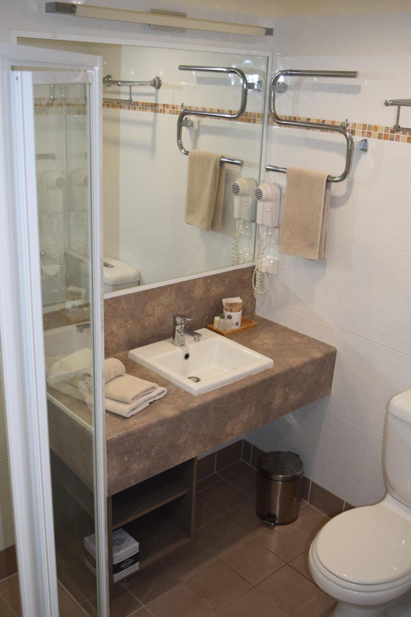 Oasis Inn Ulladulla - Welcoming Guests 18 Years And Older 외부 사진