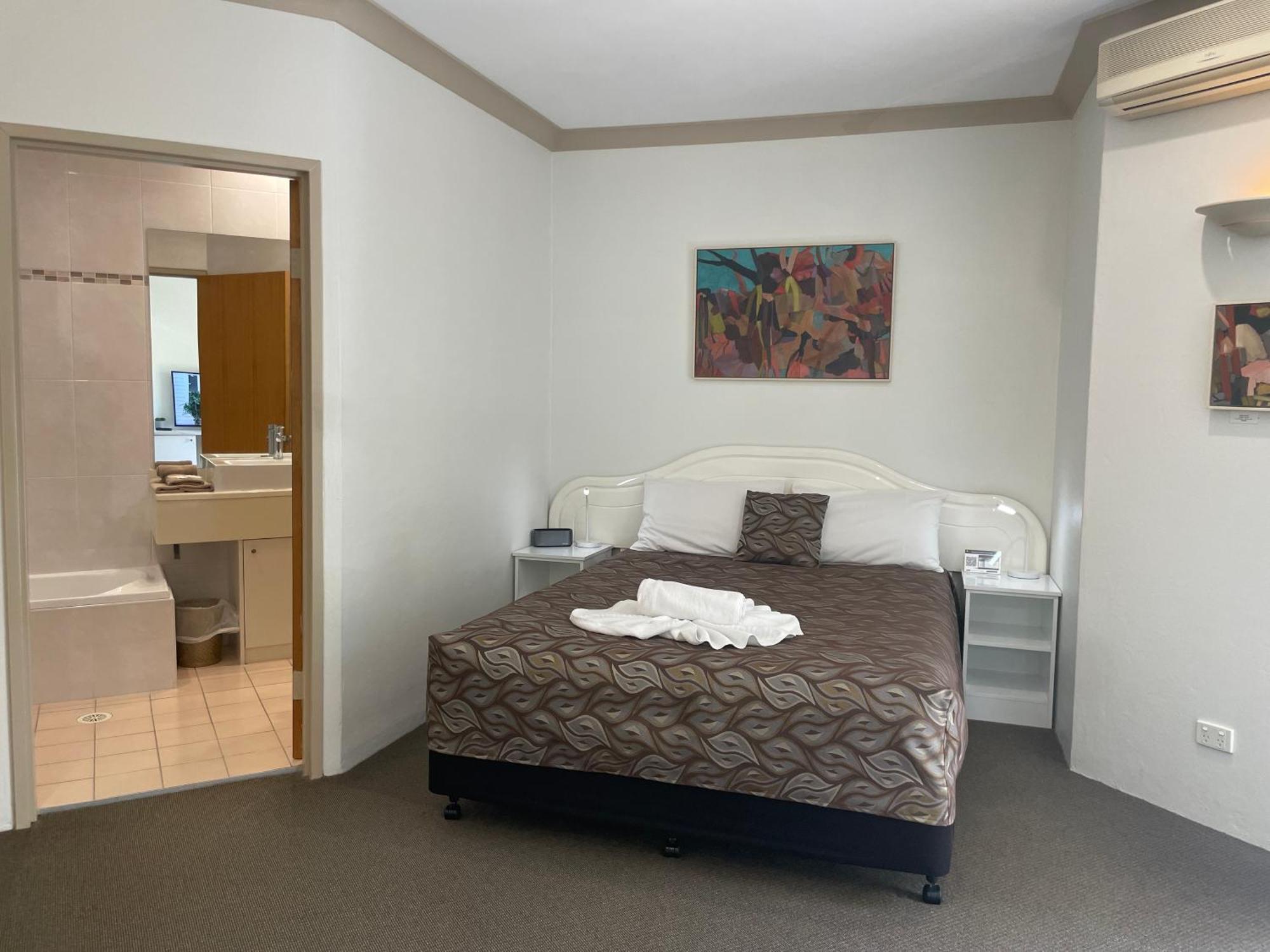Oasis Inn Ulladulla - Welcoming Guests 18 Years And Older 외부 사진