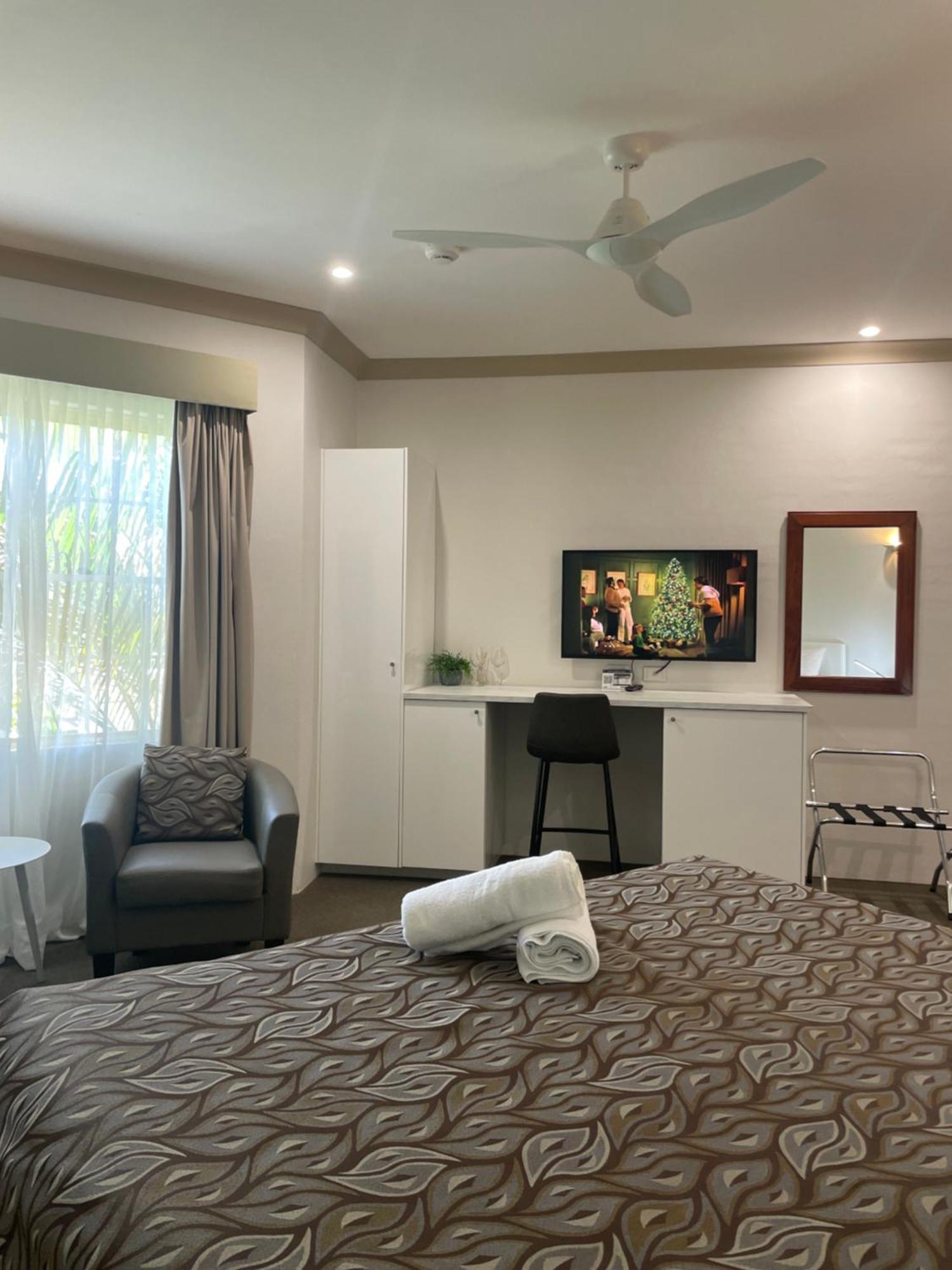 Oasis Inn Ulladulla - Welcoming Guests 18 Years And Older 외부 사진