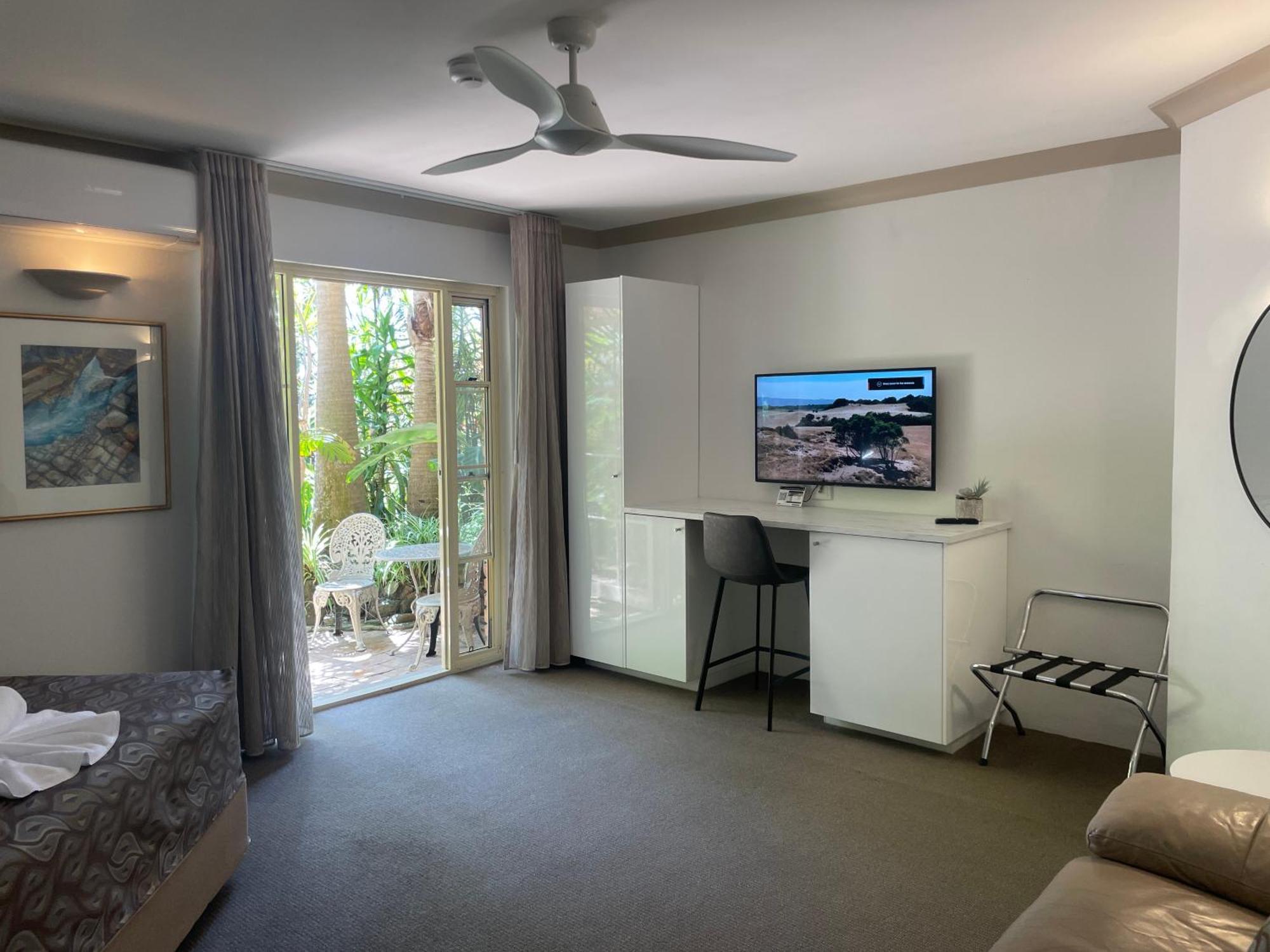 Oasis Inn Ulladulla - Welcoming Guests 18 Years And Older 외부 사진
