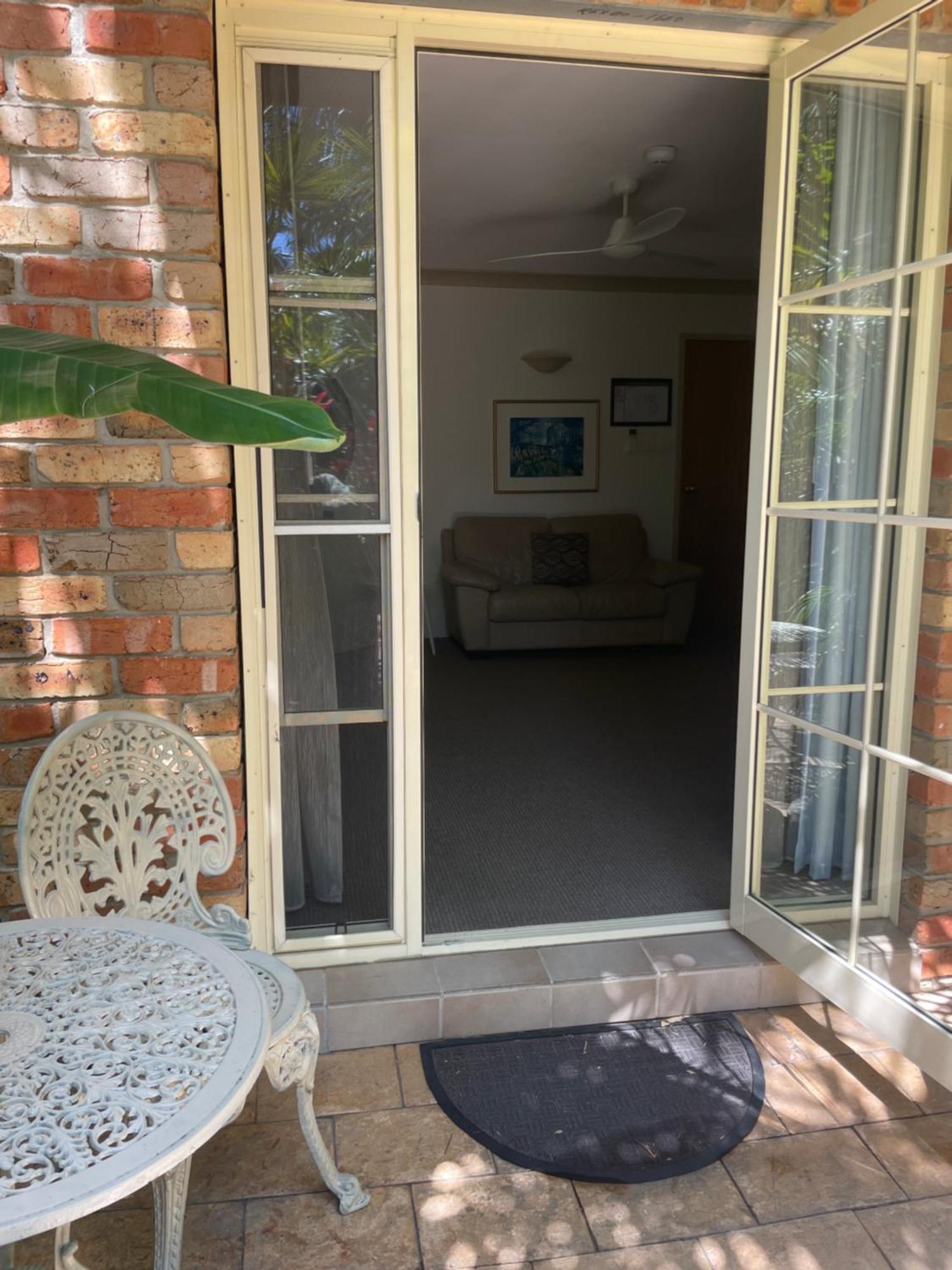 Oasis Inn Ulladulla - Welcoming Guests 18 Years And Older 외부 사진