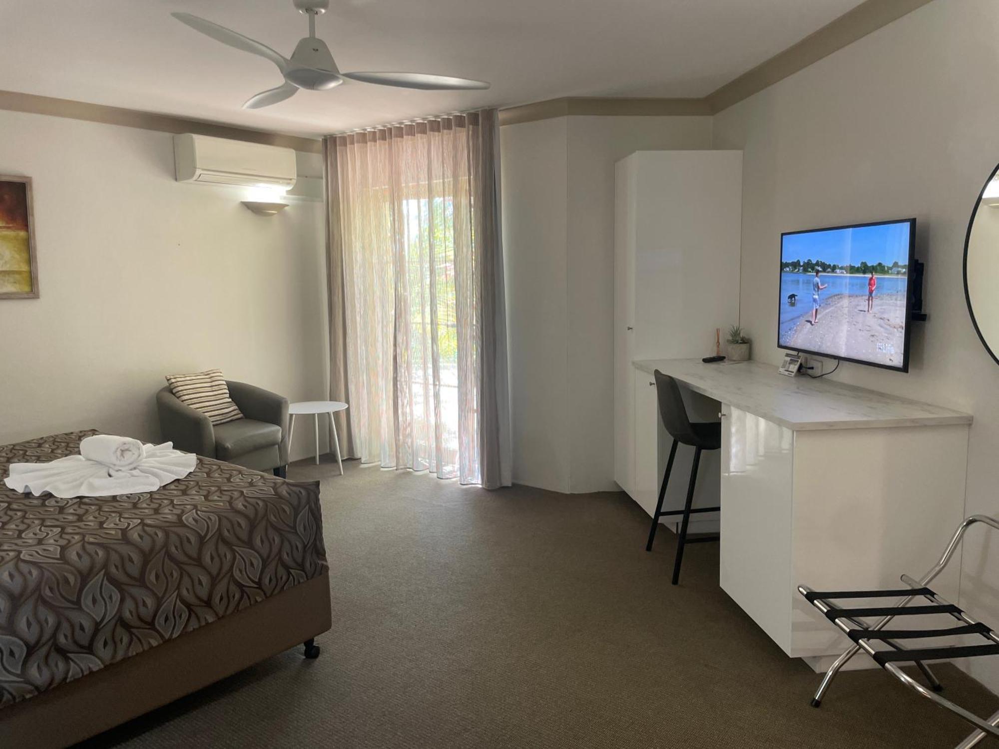 Oasis Inn Ulladulla - Welcoming Guests 18 Years And Older 외부 사진
