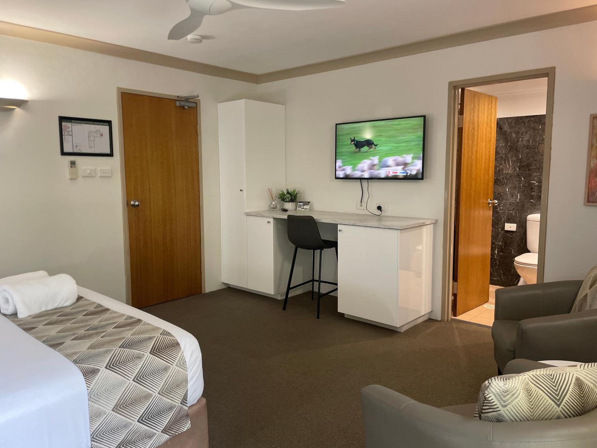Oasis Inn Ulladulla - Welcoming Guests 18 Years And Older 외부 사진