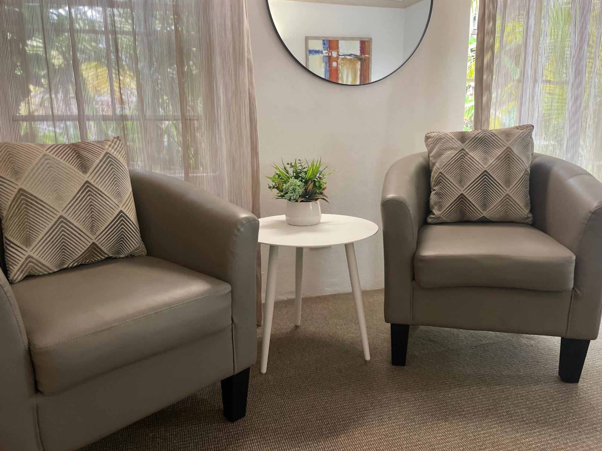 Oasis Inn Ulladulla - Welcoming Guests 18 Years And Older 외부 사진