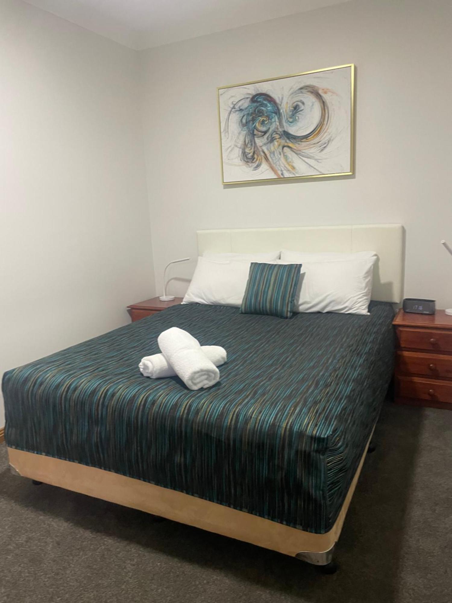 Oasis Inn Ulladulla - Welcoming Guests 18 Years And Older 외부 사진