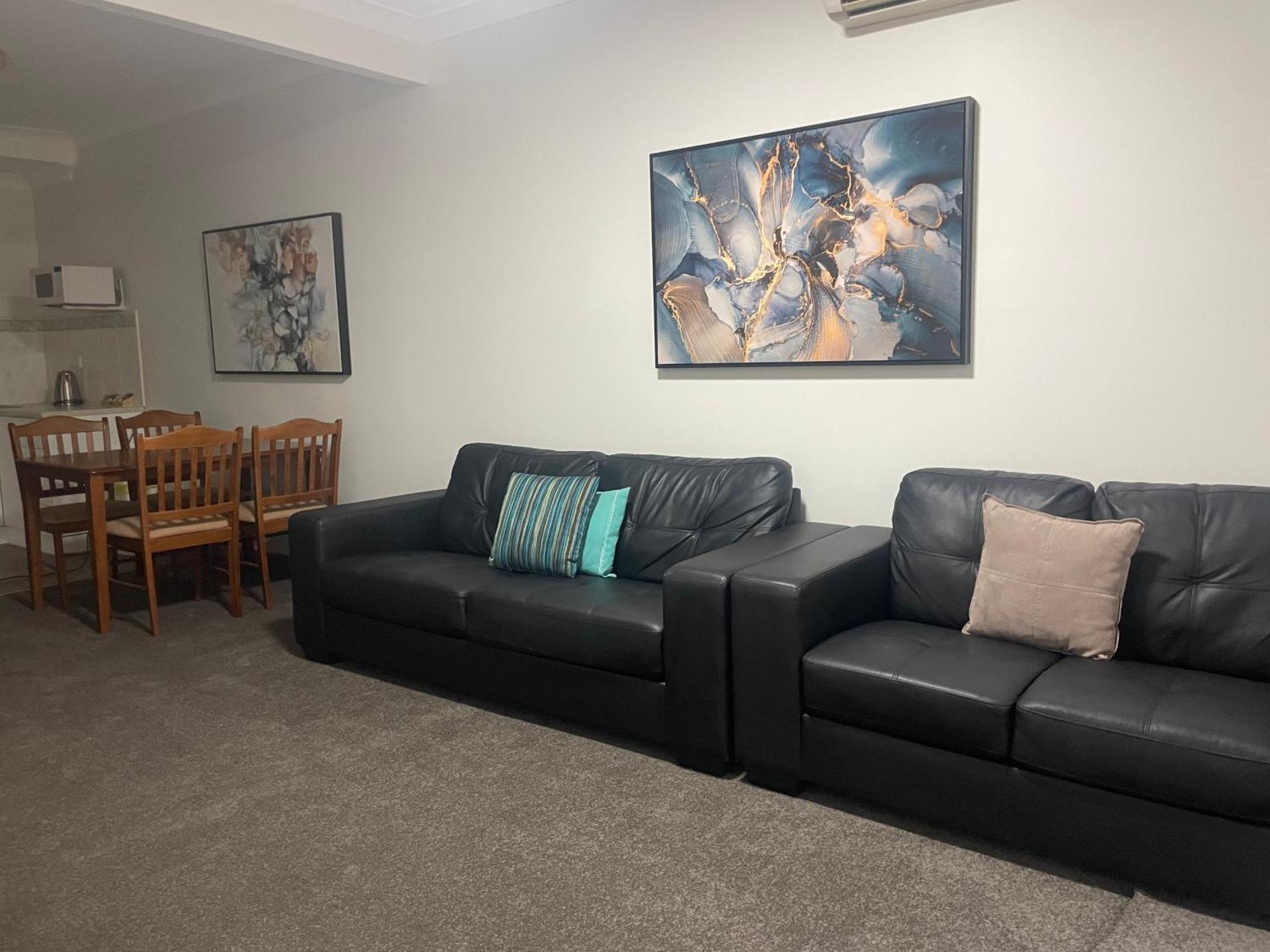 Oasis Inn Ulladulla - Welcoming Guests 18 Years And Older 외부 사진
