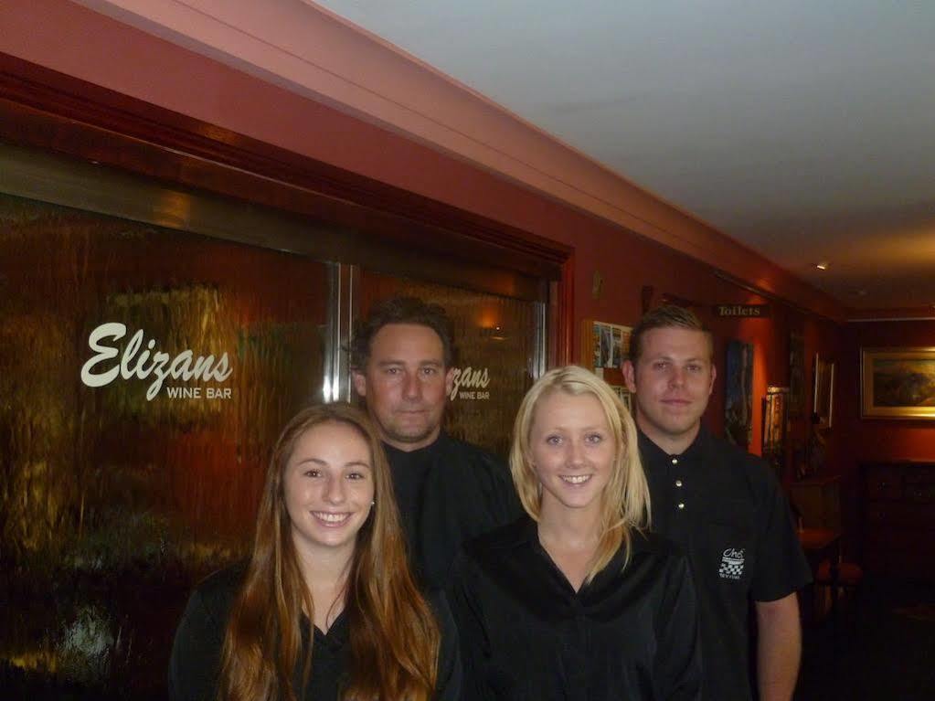 Oasis Inn Ulladulla - Welcoming Guests 18 Years And Older 외부 사진